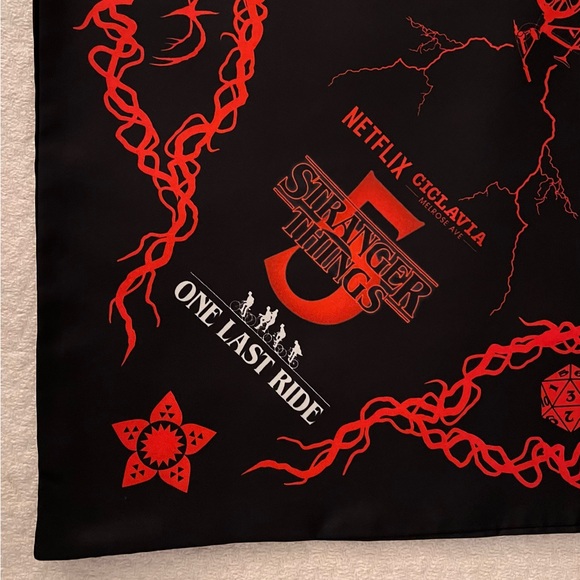 Stranger Things 5 - ONE LAST RIDE 🚴🏼‍♀️ - Picture 5 of 11